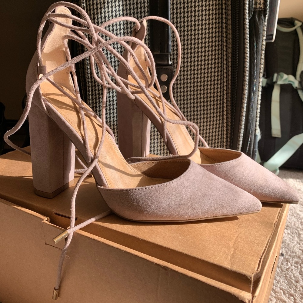 Pointed toe heels